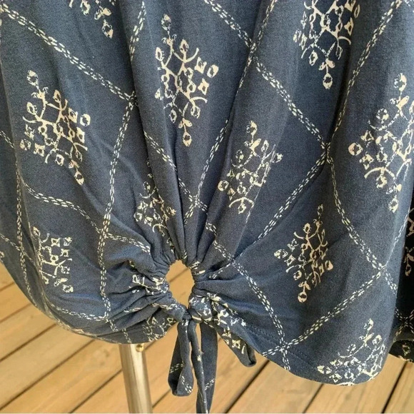 Cato Tunic Top Sleeveless Blouse Plus 26W 28W Dusty Blue Floral Tie Front - Picture 7 of 8